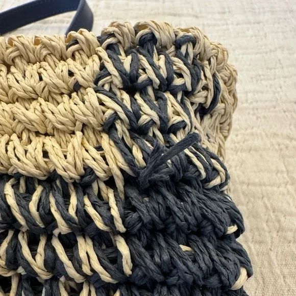 Nearly new! Vineyard Vines Navy Gingham 2 Way Bag - Picture 14 of 15